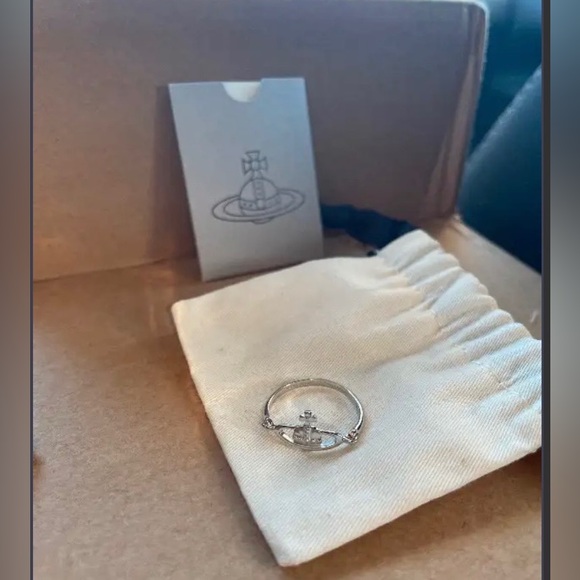 New Vivienne Westwood Vendone ring, size 6 3/4 - Picture 2 of 4